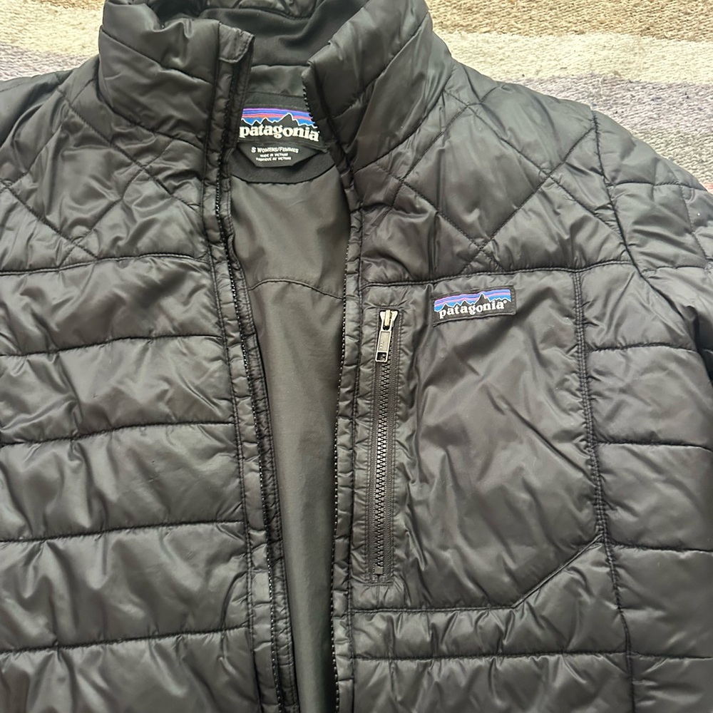 Patagonia Women's Black Puffer Jacket - Picture 3 of 4